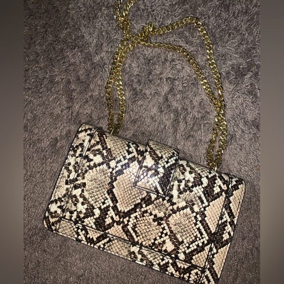 I forgot where I got it from but it was expensive, I used it for prom. - Picture 2 of 2